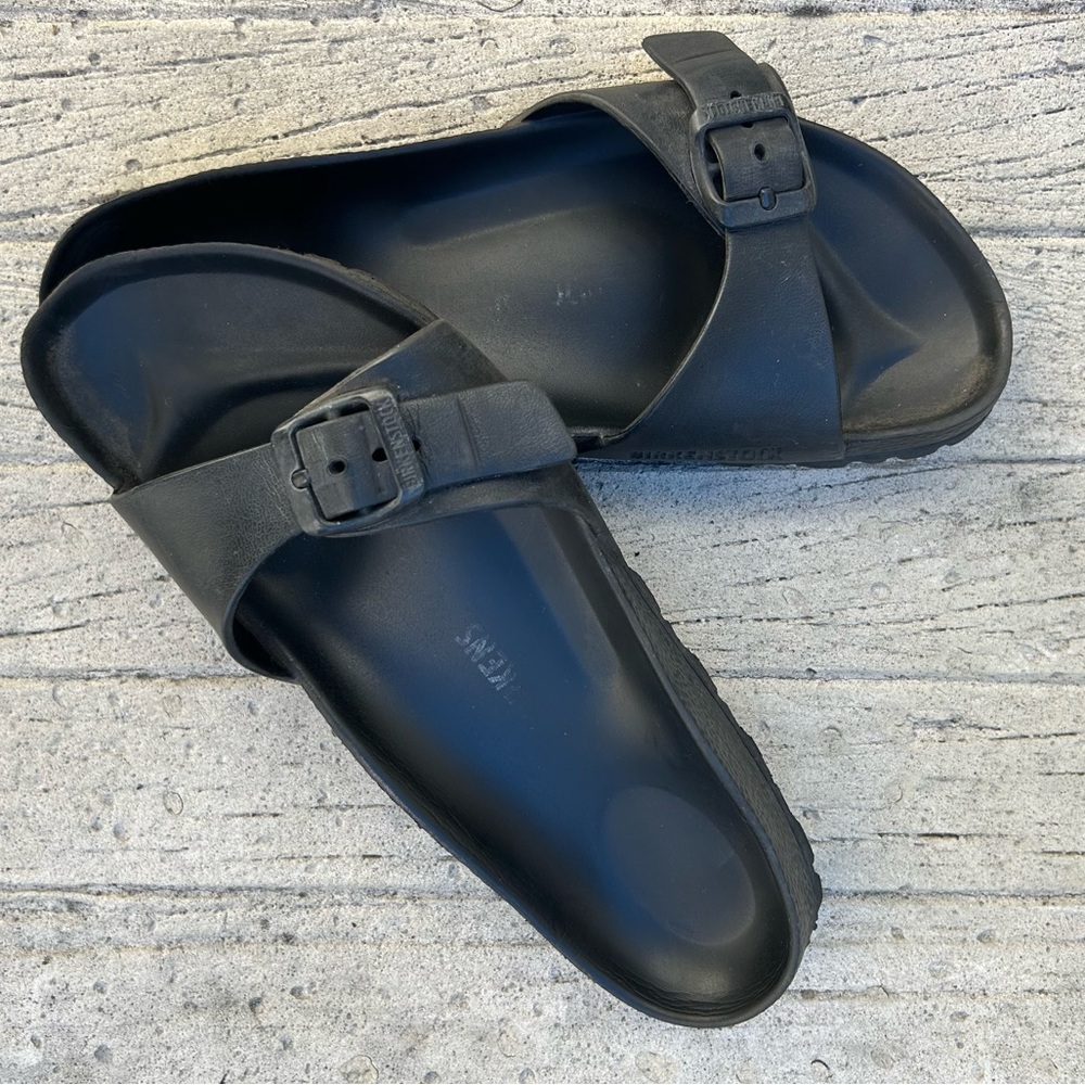 Birkenstock Women’s Size 6 Rubber Madrid One Strap Slide On/ Slip On in Black